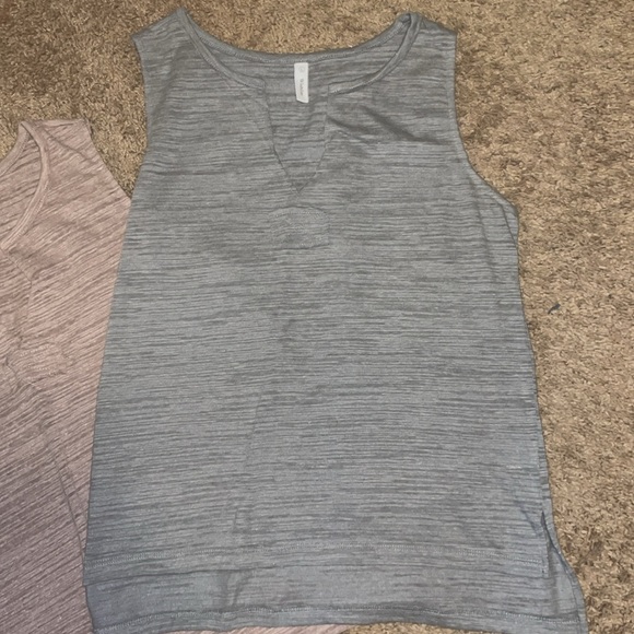 Wishlist Bundle of Two Tank Tops- Size Large - 1 Beige/Tan & 1 Gray - Picture 3 of 8